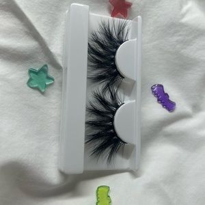 Spooky love ( Lash 25mm)